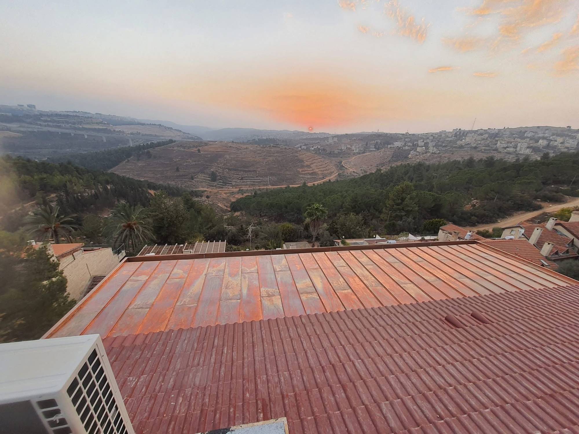 גג נחושת הסתכלות למטה מיקום רמות
