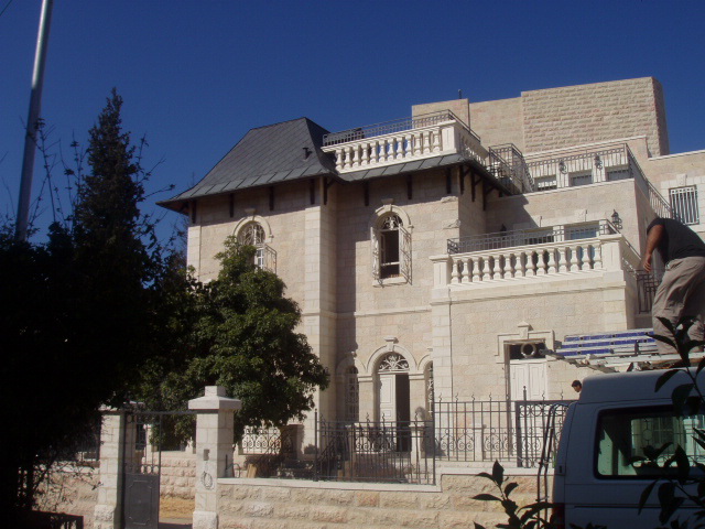 גג קשקשים – בית אבן ירושלמי