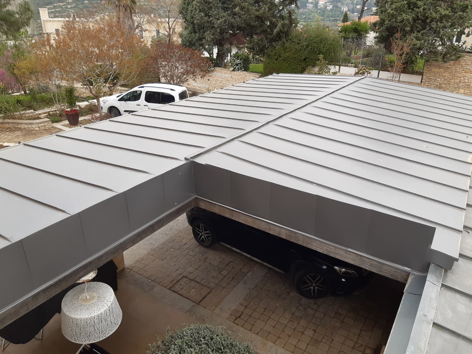 פרגולת אבץ – עמידה בתנאים